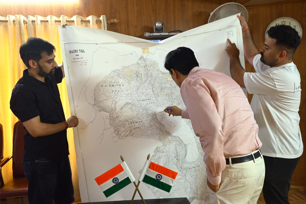 Large format scanner for maps and blueprints